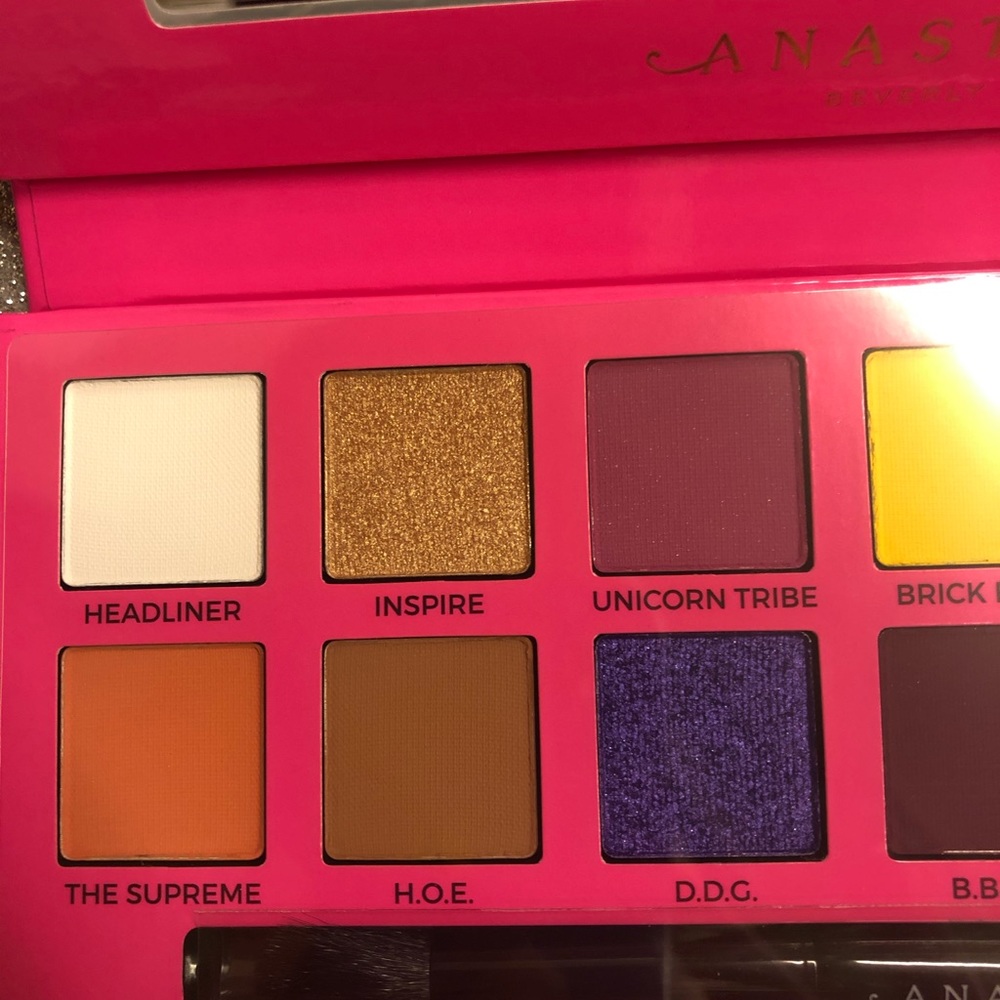 BNIB! Anastasia BH X Alyssa Edwards Eyeshadow π¨ - Picture 4 of 8
